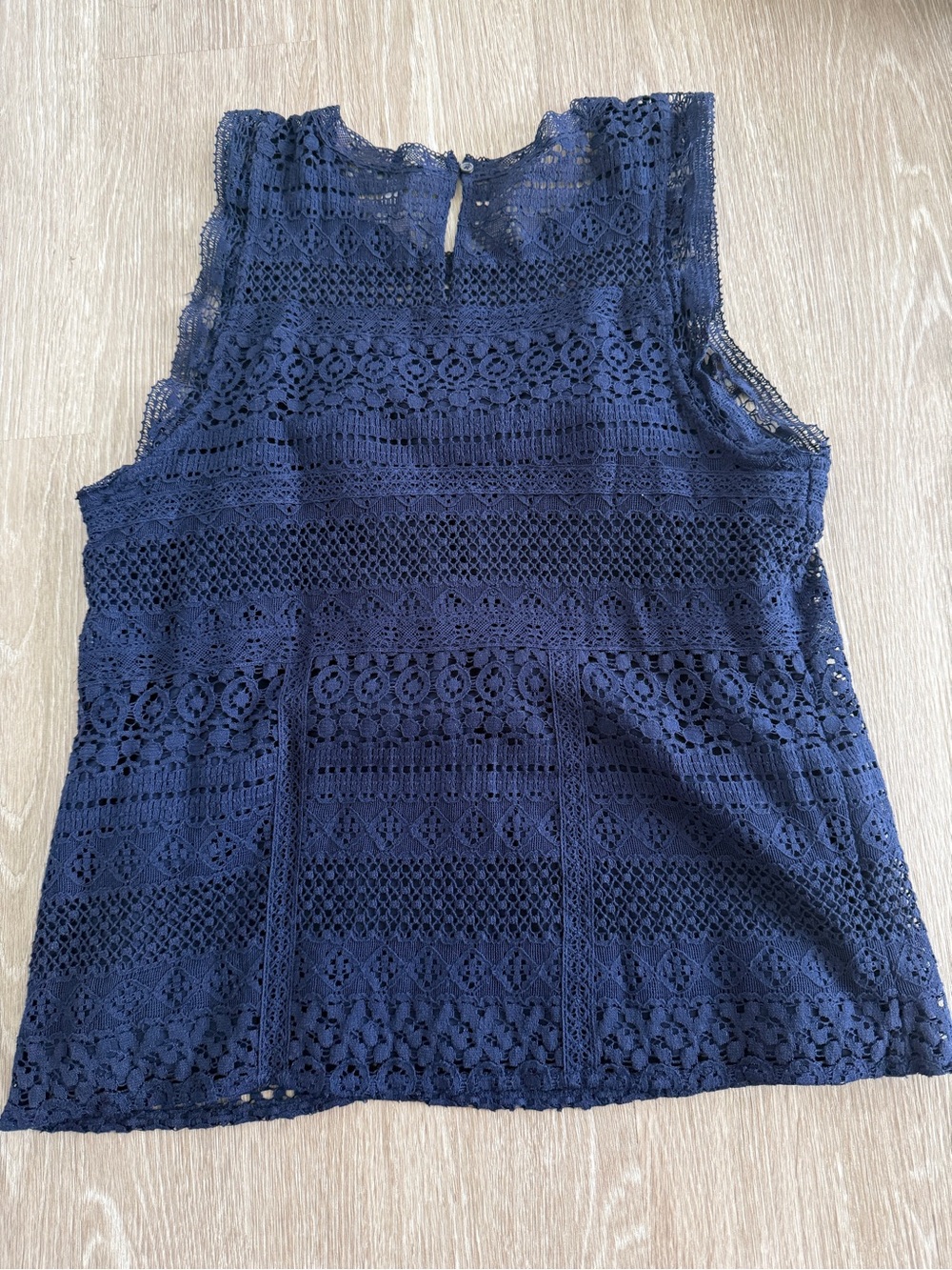 Joie Navy Lace Sleeveless Blouse Top Medium Crochet Lace Keyhole Back - Picture 5 of 5
